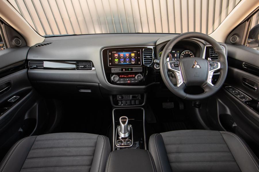 Торпедо Mitsubishi Outlander PHEV 2018 года  (AU) (фото 3 из 10)